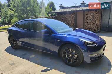 Седан Tesla Model 3 2022 в 