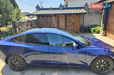 Седан Tesla Model 3 2022 в 