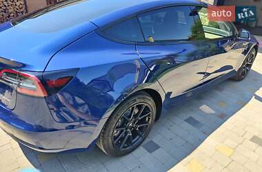 Седан Tesla Model 3 2022 в 