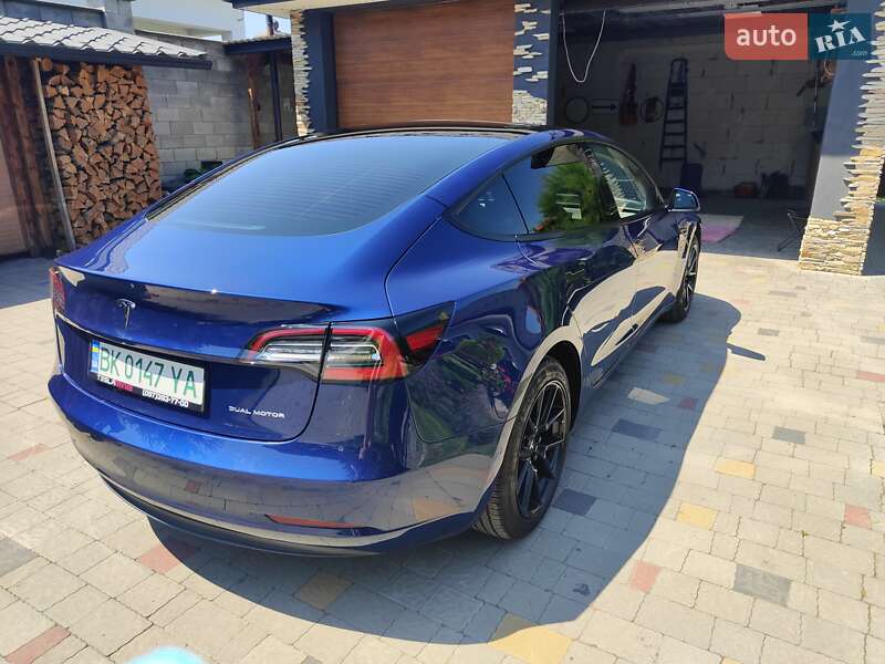 Седан Tesla Model 3 2022 в Рівному