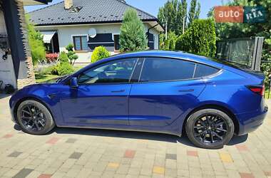 Седан Tesla Model 3 2022 в 