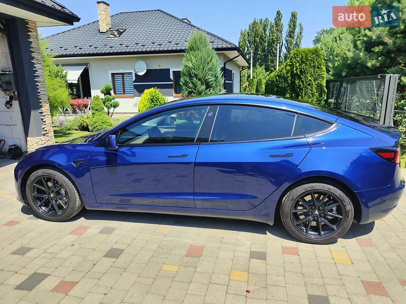 Седан Tesla Model 3 2022 в Рівному