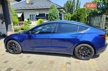 Седан Tesla Model 3 2022 в 