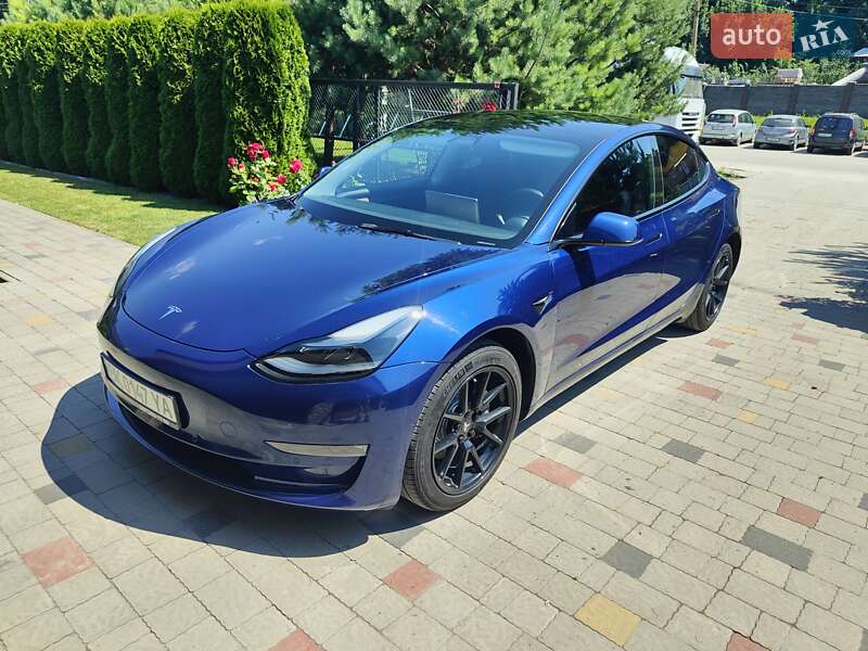 Седан Tesla Model 3 2022 в Рівному