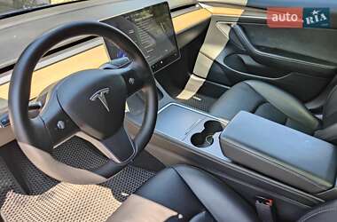 Седан Tesla Model 3 2022 в 