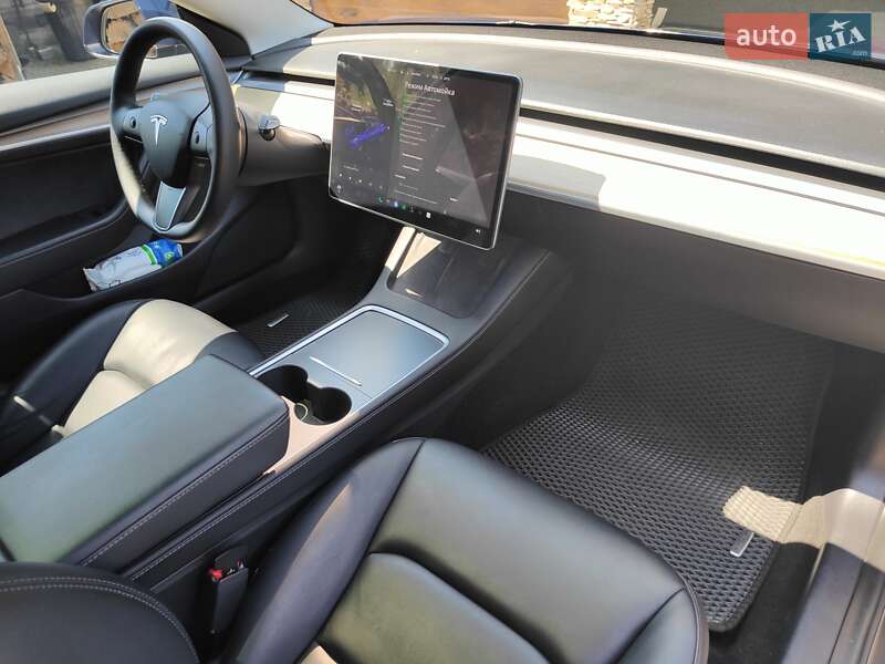 Седан Tesla Model 3 2022 в Рівному