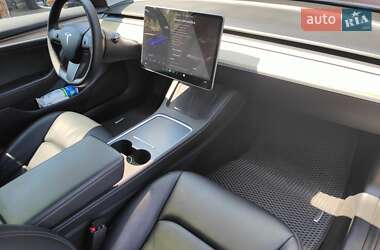 Седан Tesla Model 3 2022 в 
