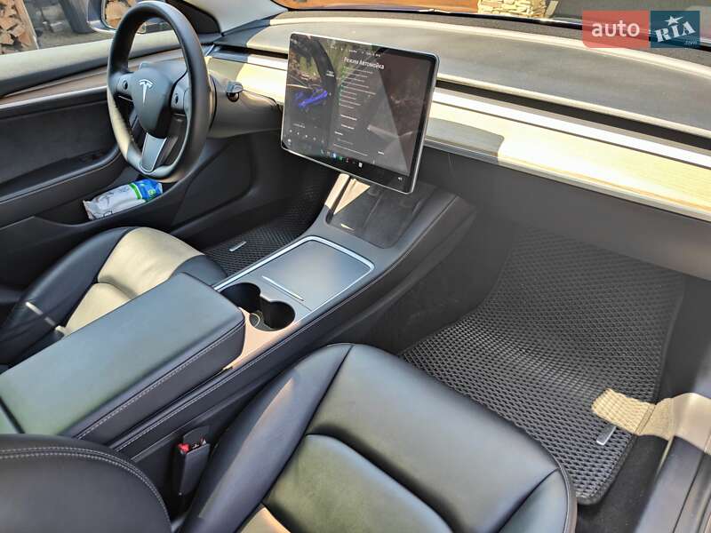 Седан Tesla Model 3 2022 в Рівному