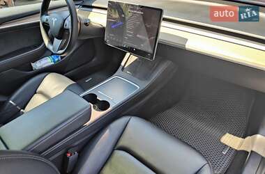 Седан Tesla Model 3 2022 в 