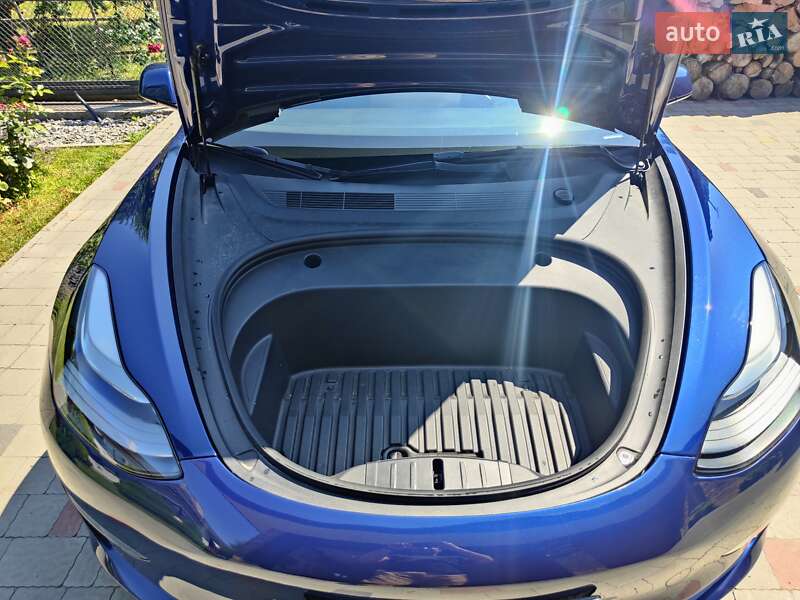 Седан Tesla Model 3 2022 в Рівному