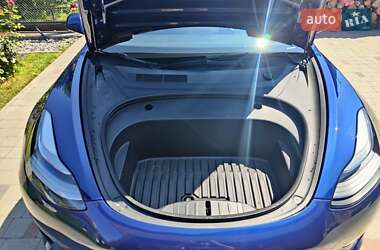 Седан Tesla Model 3 2022 в 