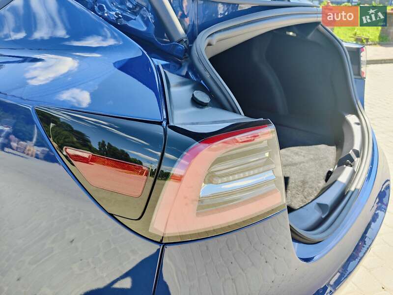 Седан Tesla Model 3 2022 в Рівному