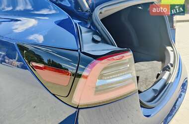 Седан Tesla Model 3 2022 в 