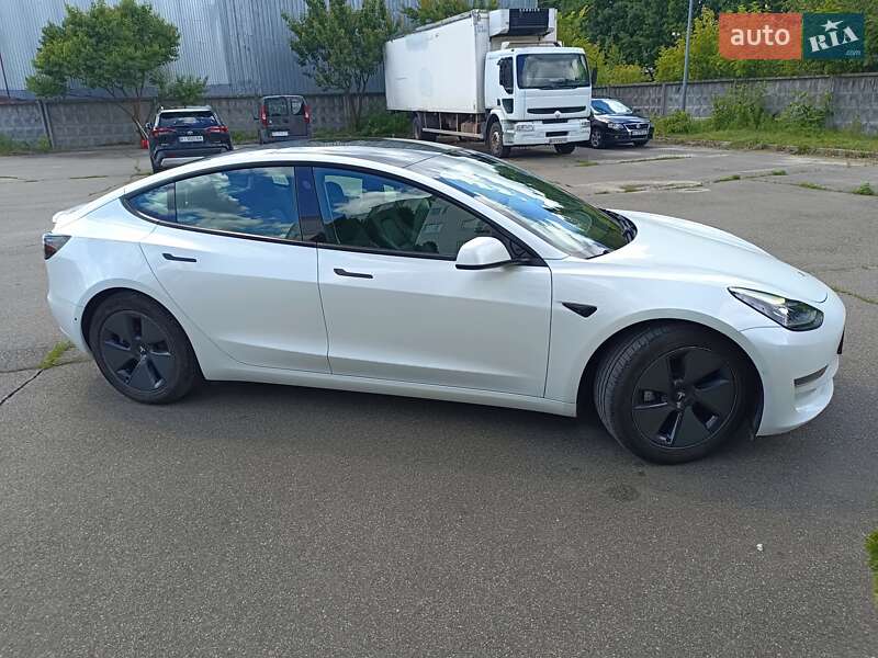 Седан Tesla Model 3 2021 в Броварах