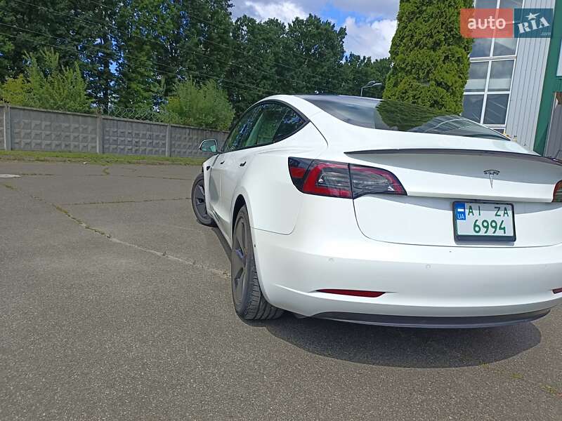 Седан Tesla Model 3 2021 в Броварах