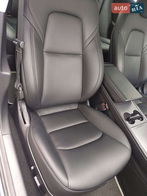 Седан Tesla Model 3 2021 в Броварах