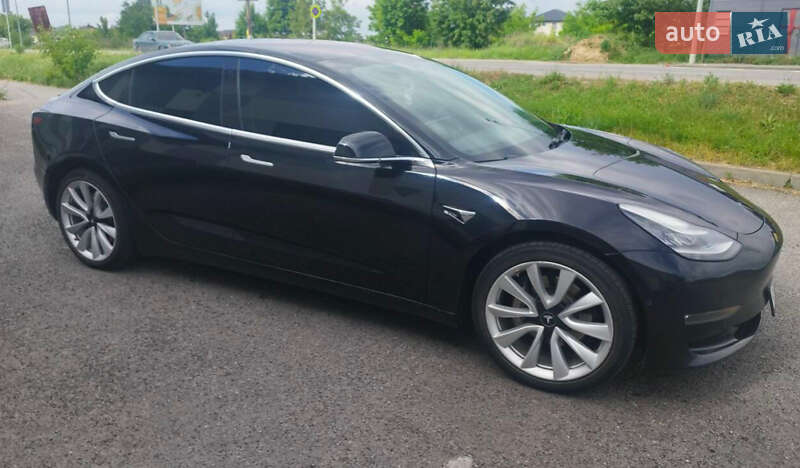 Седан Tesla Model 3 2018 в Киеве