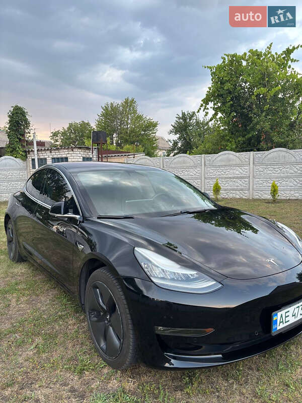 Седан Tesla Model 3 2018 в Кам'янському