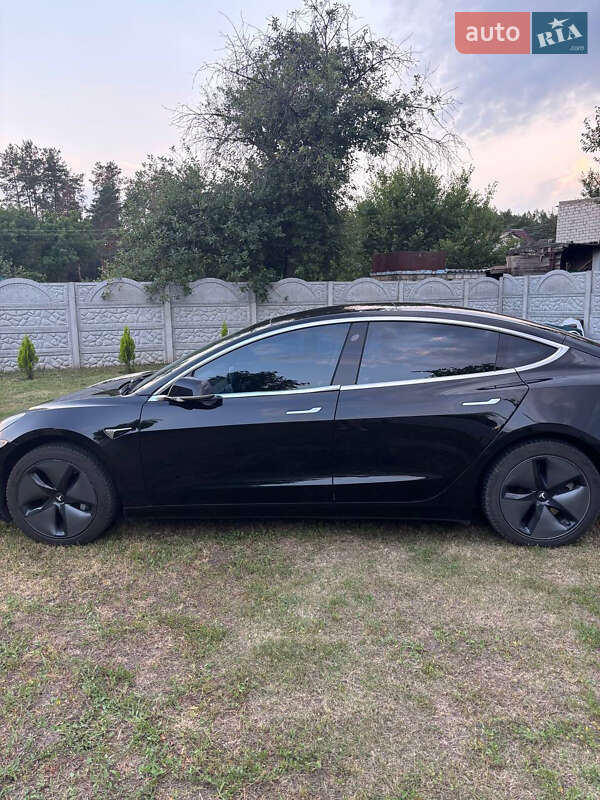 Седан Tesla Model 3 2018 в Кам'янському