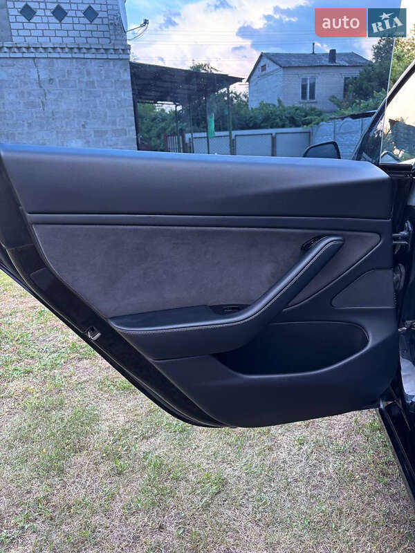 Седан Tesla Model 3 2018 в Кам'янському