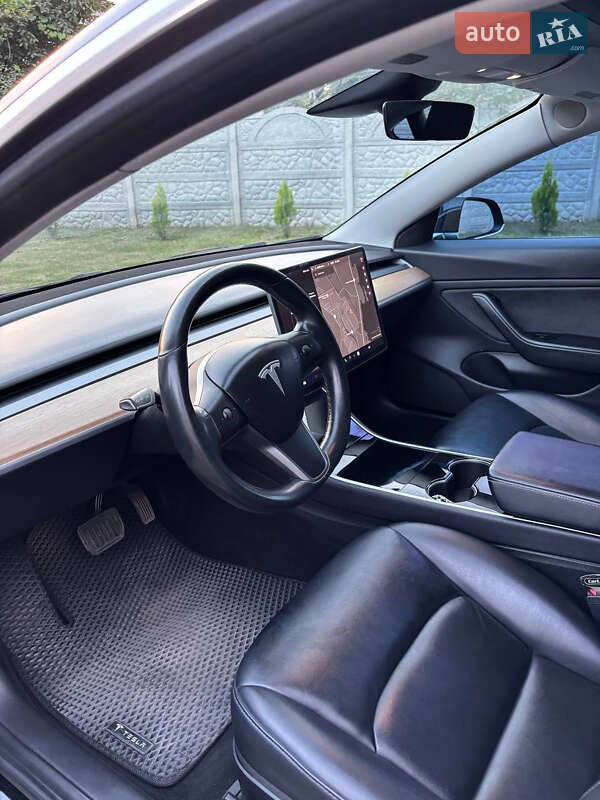 Седан Tesla Model 3 2018 в Каменском