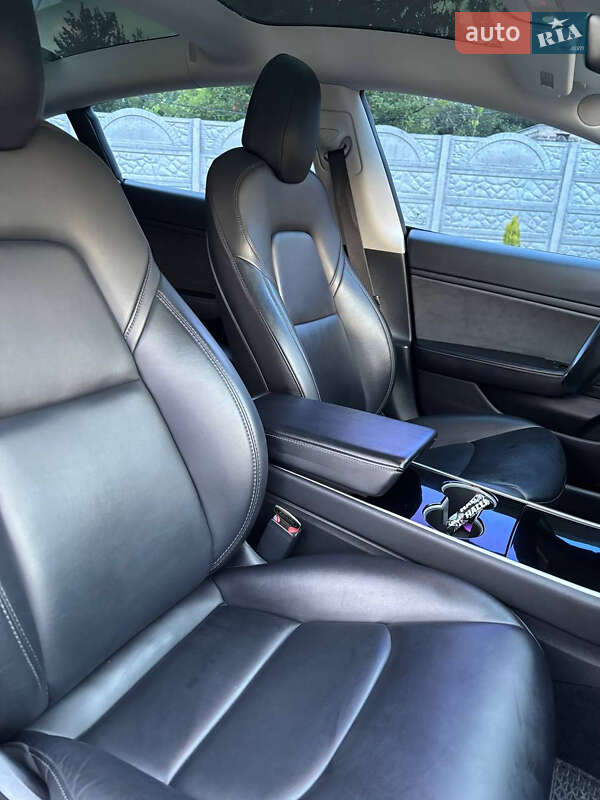 Седан Tesla Model 3 2018 в Кам'янському