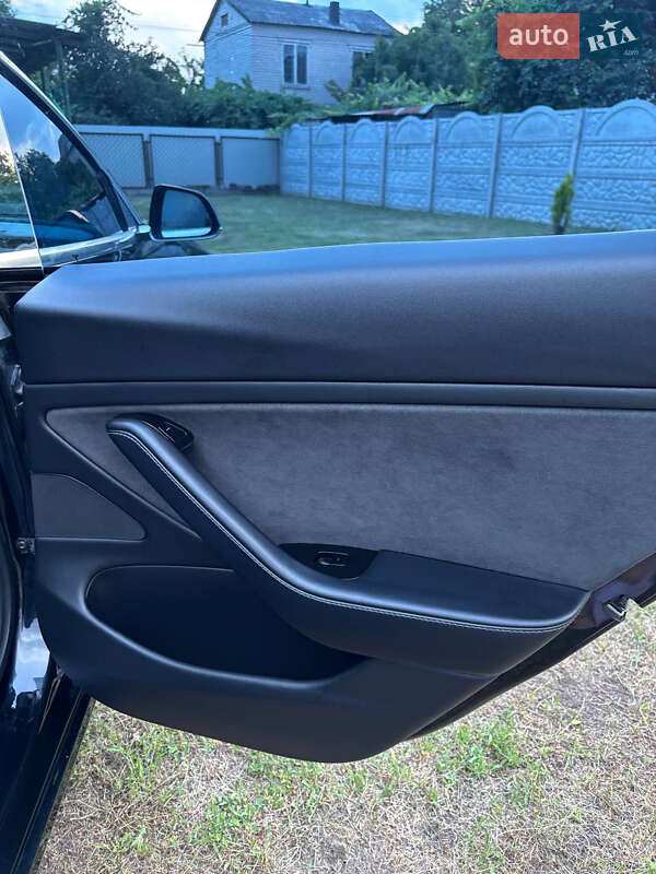 Седан Tesla Model 3 2018 в Каменском
