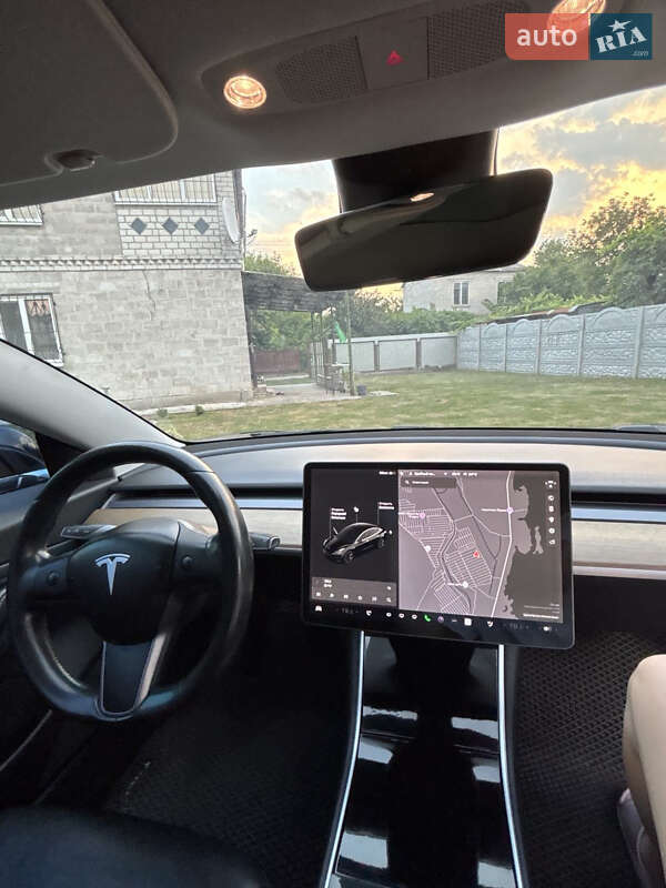 Седан Tesla Model 3 2018 в Каменском