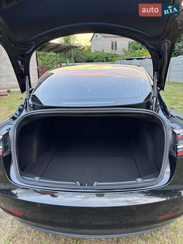 Седан Tesla Model 3 2018 в Кам'янському