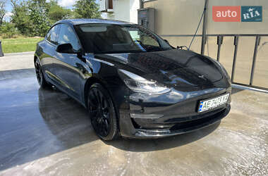 Седан Tesla Model 3 2022 в 