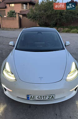 Седан Tesla Model 3 2022 в 