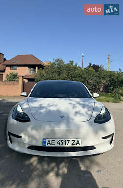Седан Tesla Model 3 2022 в 