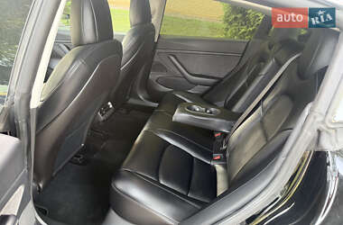 Седан Tesla Model 3 2020 в 