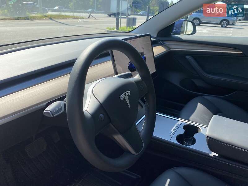 Седан Tesla Model 3 2023 в Києві