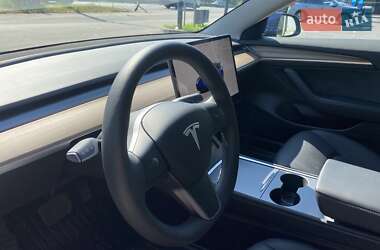 Седан Tesla Model 3 2023 в 