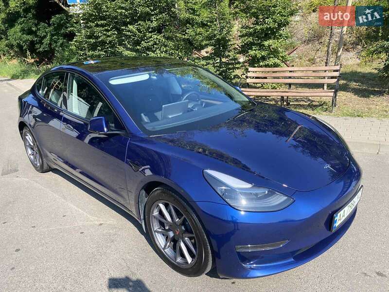 Седан Tesla Model 3 2023 в Києві