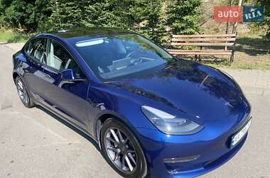 Седан Tesla Model 3 2023 в 