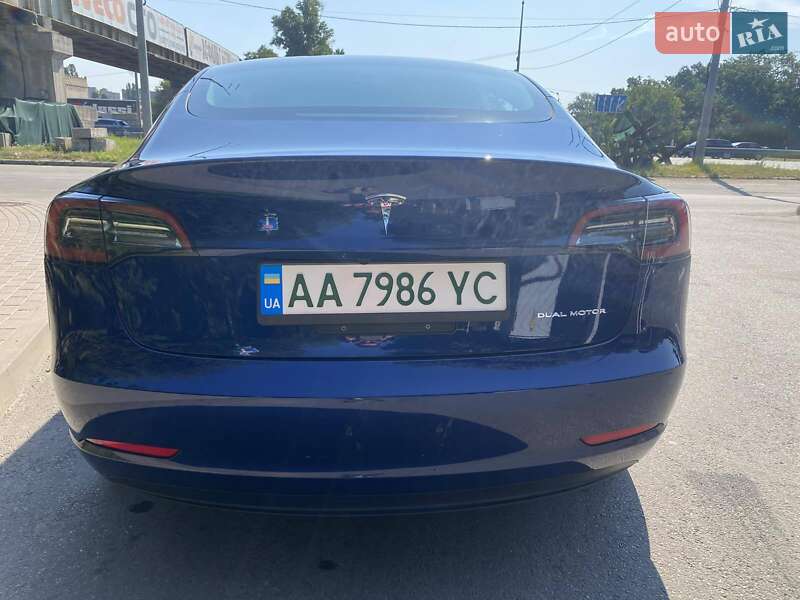 Седан Tesla Model 3 2023 в Києві