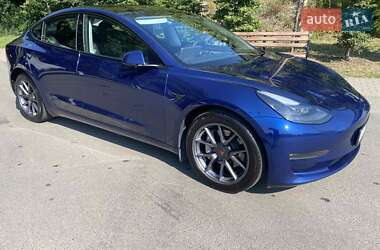 Седан Tesla Model 3 2023 в 
