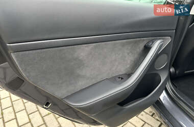 Седан Tesla Model 3 2021 в 
