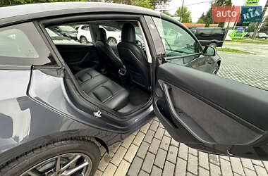 Седан Tesla Model 3 2021 в 