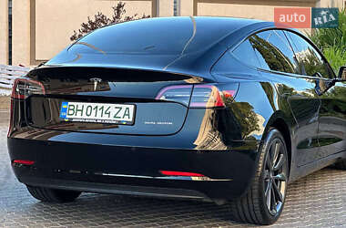 Седан Tesla Model 3 2020 в 