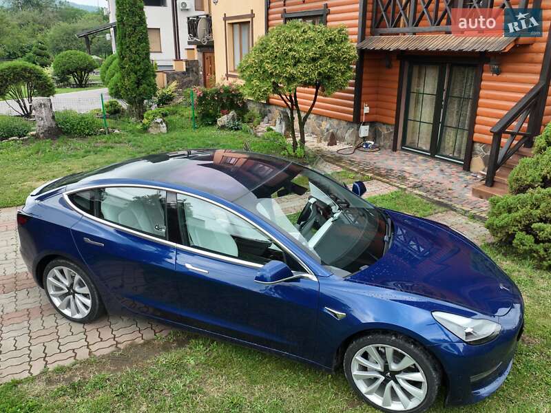 Седан Tesla Model 3 2018 в 