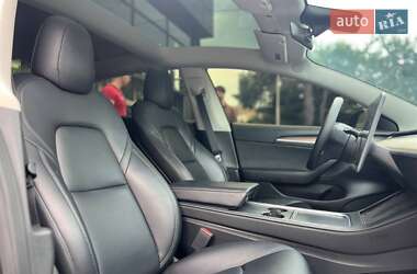 Седан Tesla Model 3 2023 в 