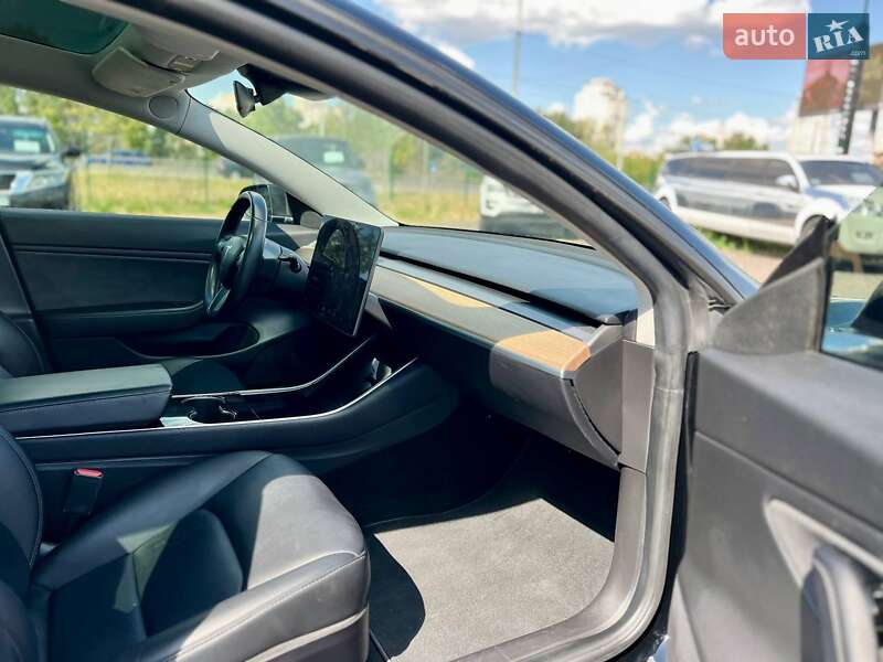 Седан Tesla Model 3 2019 в Києві