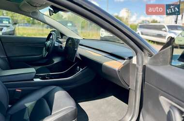 Седан Tesla Model 3 2019 в 