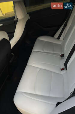 Седан Tesla Model 3 2021 в 