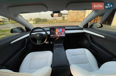 Седан Tesla Model 3 2021 в 