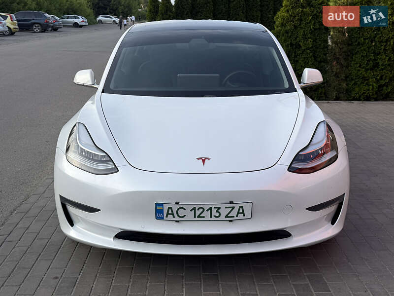Седан Tesla Model 3 2020 в Луцке