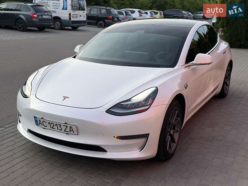 Седан Tesla Model 3 2020 в Луцке
